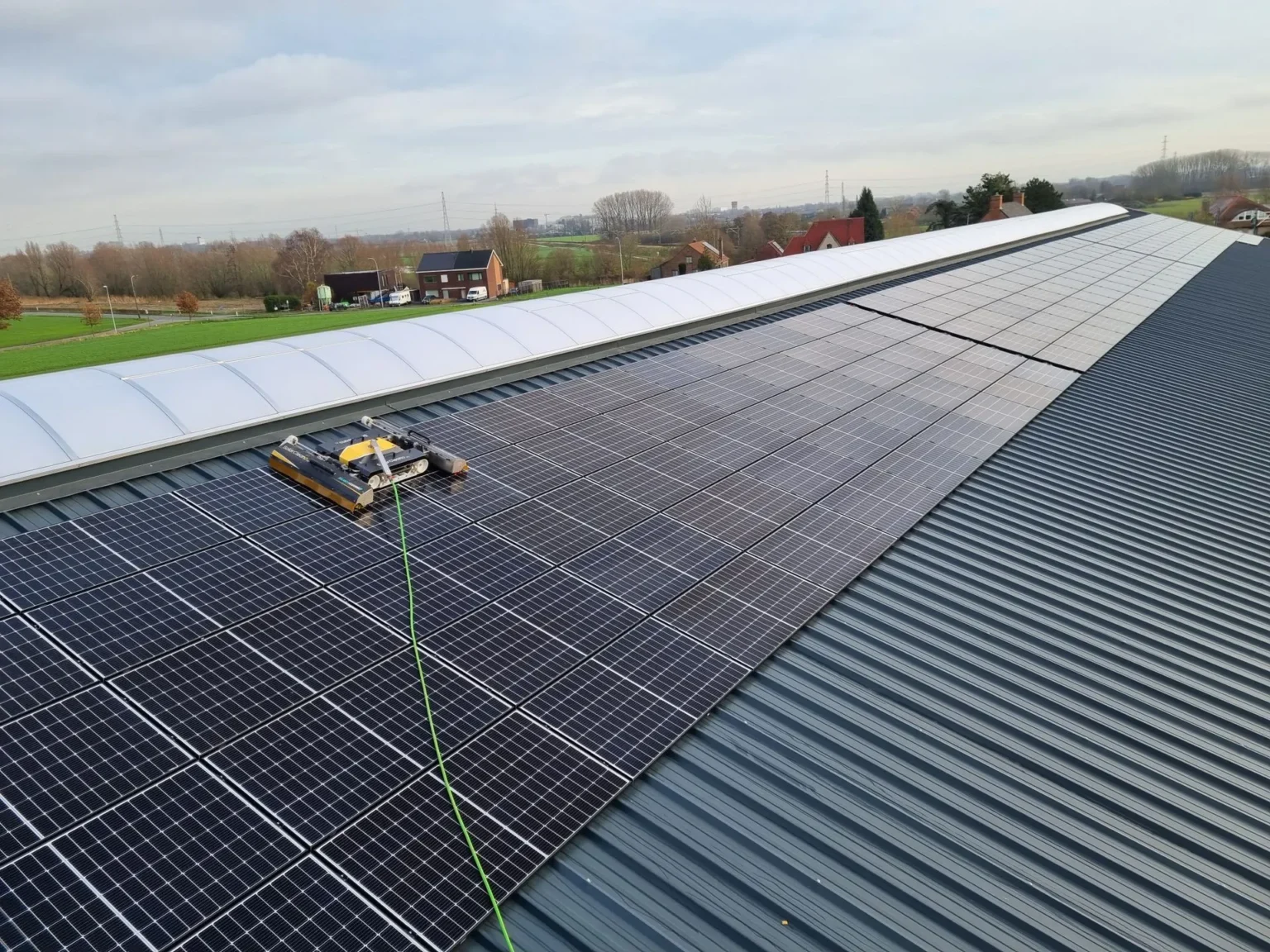 robot zonnepanelen reinigen met osmosewater
