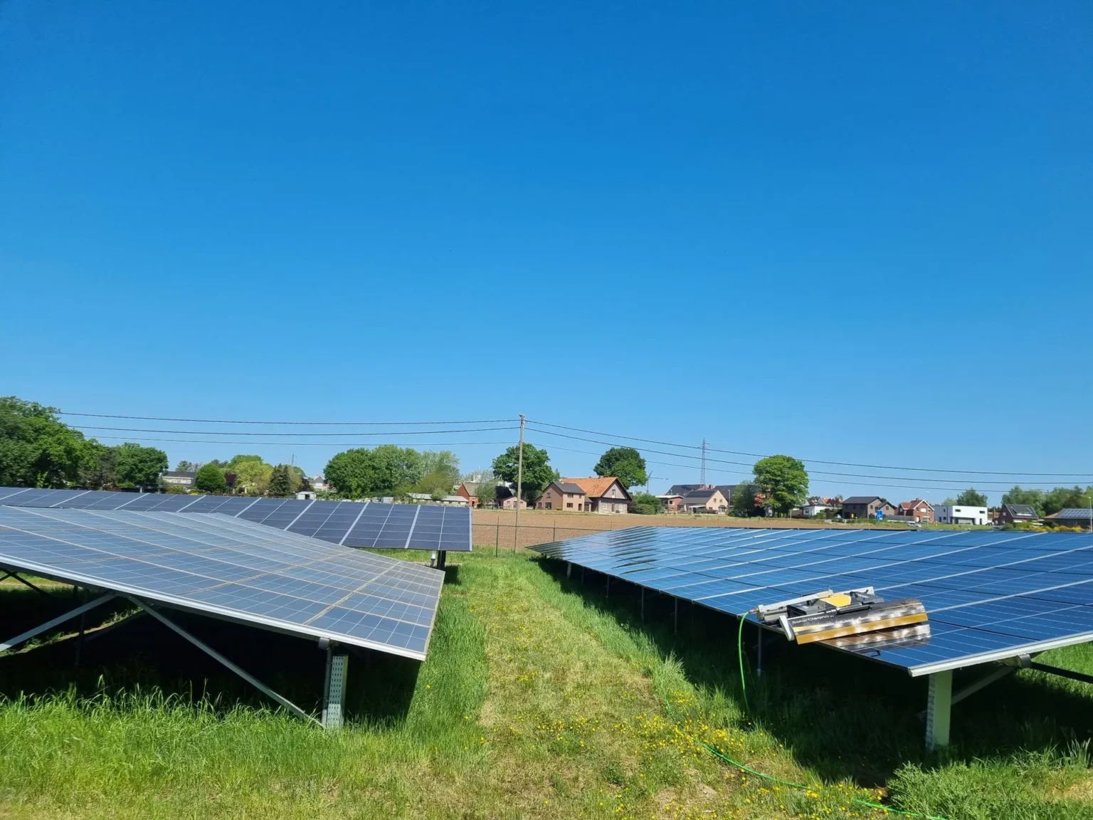 Grond installatie zonnepanelen reinigen