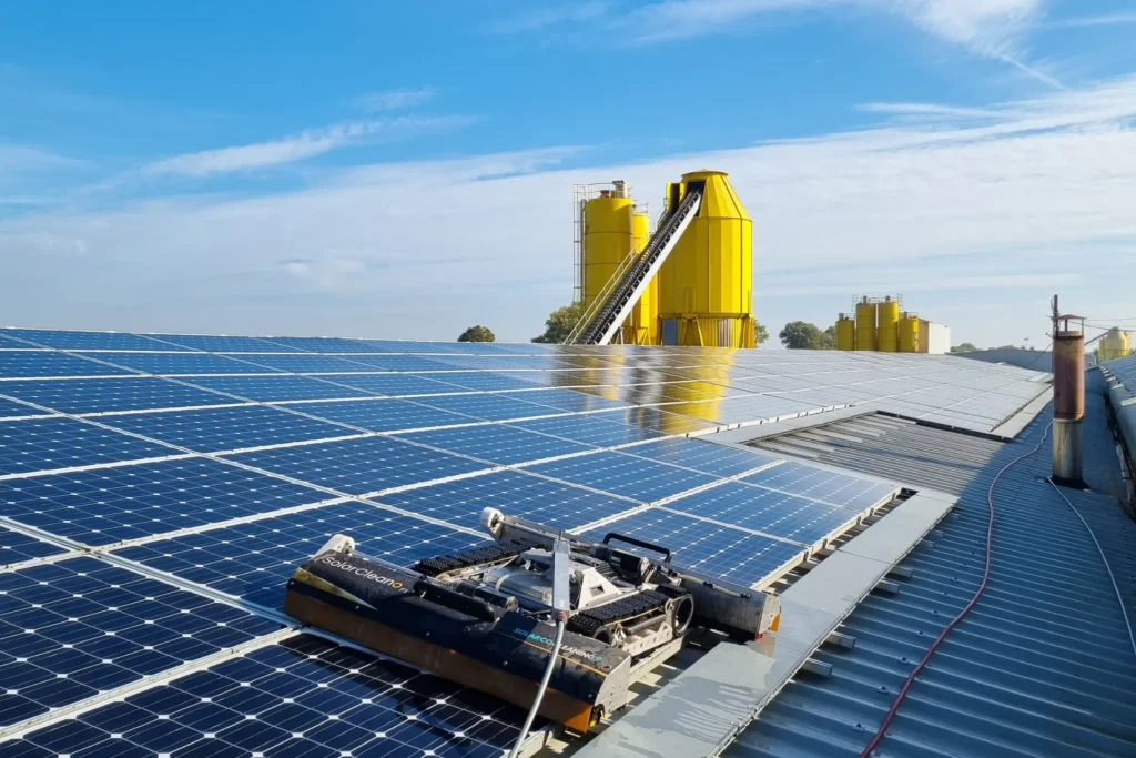 Zonnepanelen poetsen voor hoger rendement