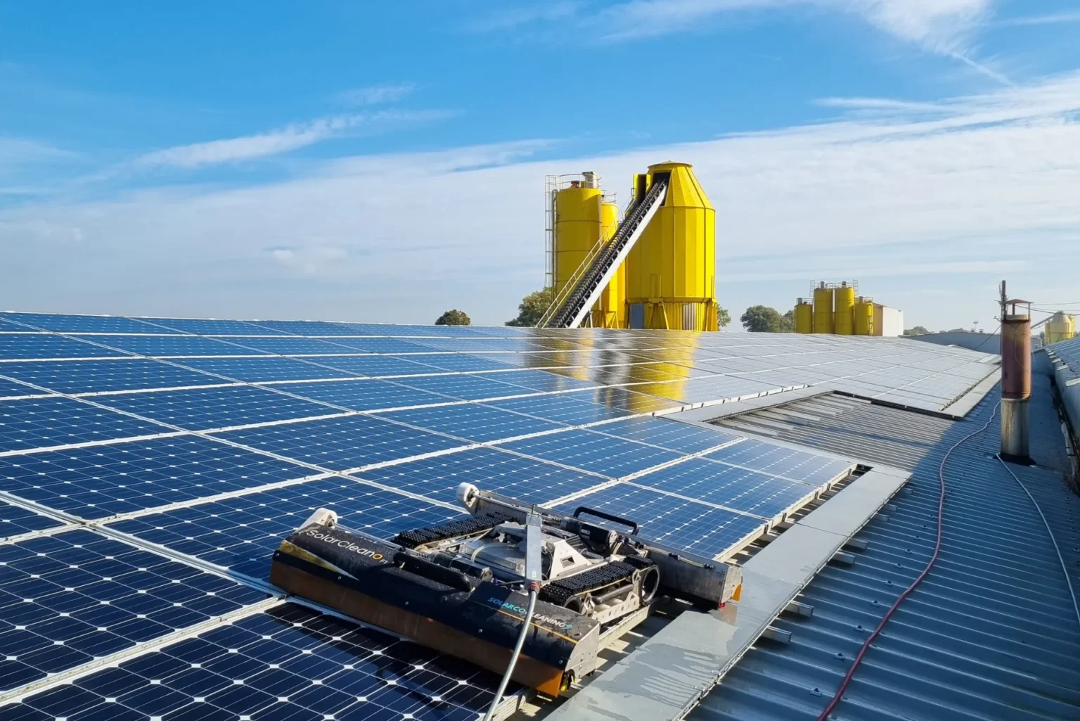 Zonnepanelen poetsen voor hoger rendement