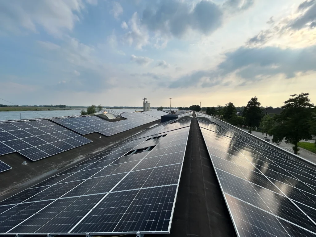 Industriële zonnepanelen reinigen