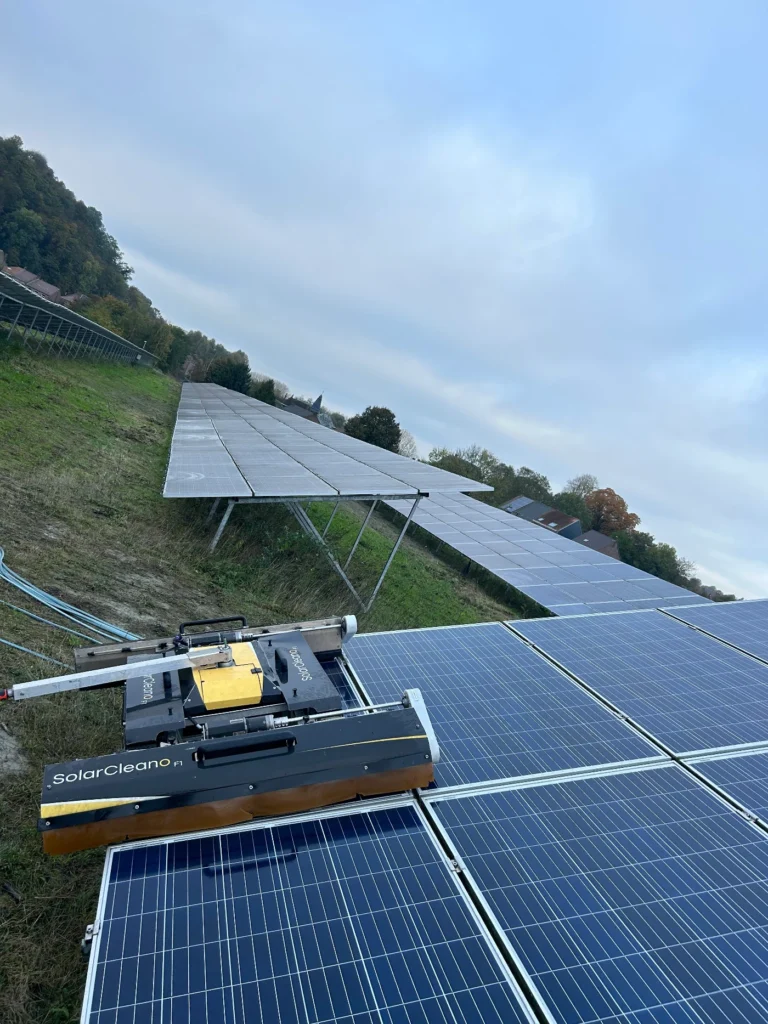 Zonnepark reinigen